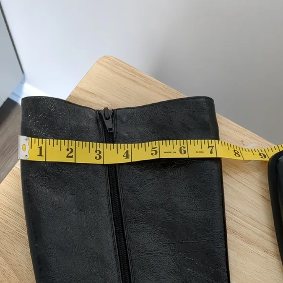 Elegant Black Knee-High Italian Leather Women's Boots - Picture 9 of 9